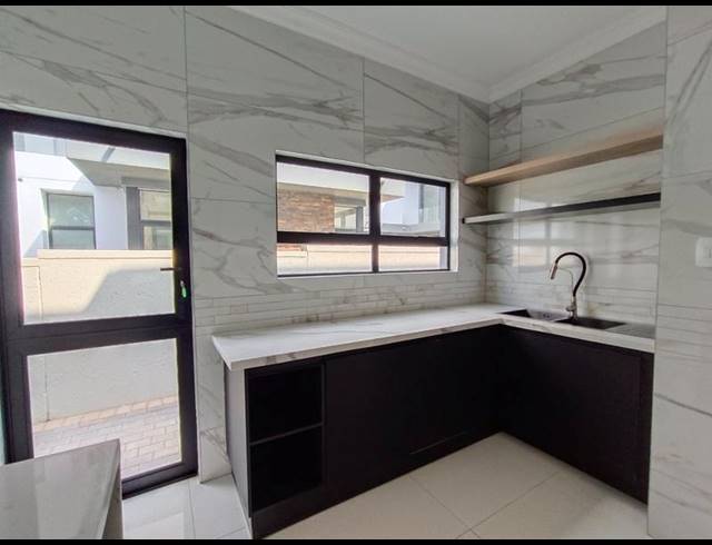 6 BEDROOM HOUSE FOR SALE IN SIX FOUNTAINS RESIDENTIAL ESTATE